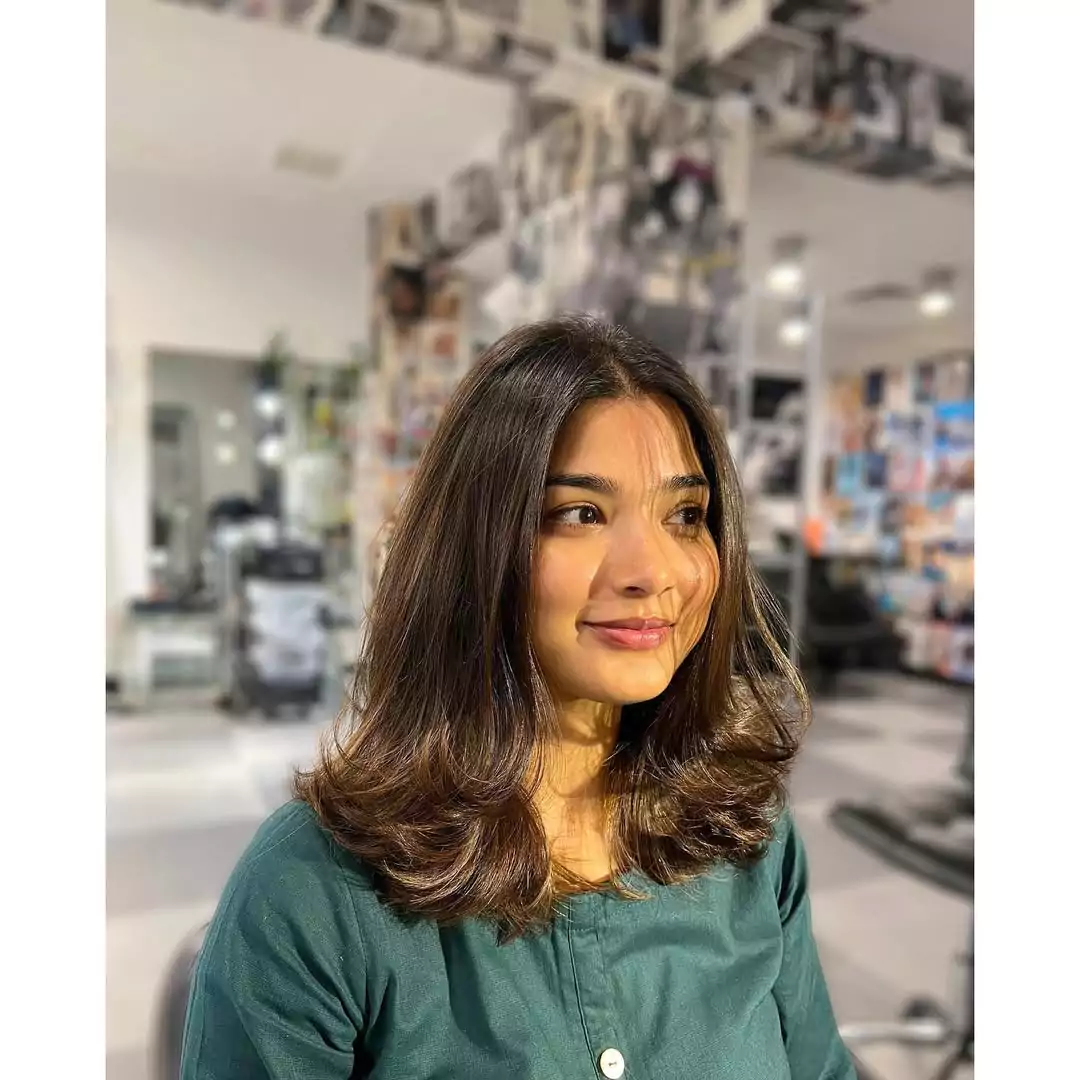 Bouncy Blowout with Face-Framing Layers