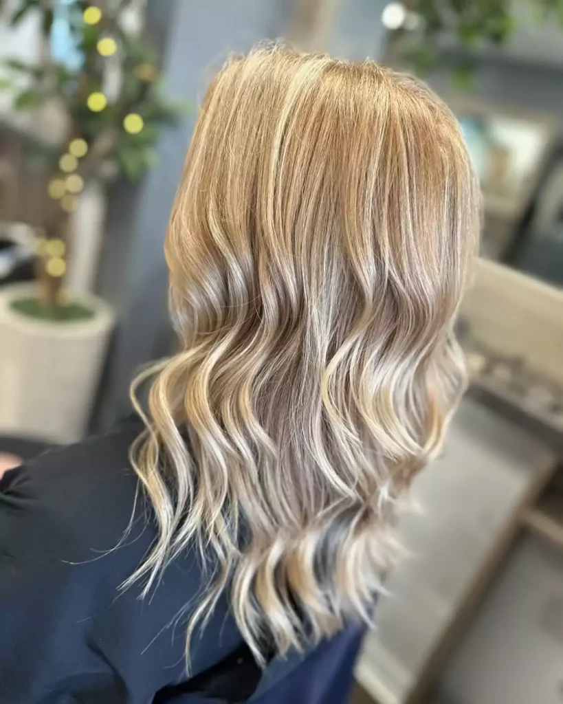 Dimensional Dark Blonde Waves