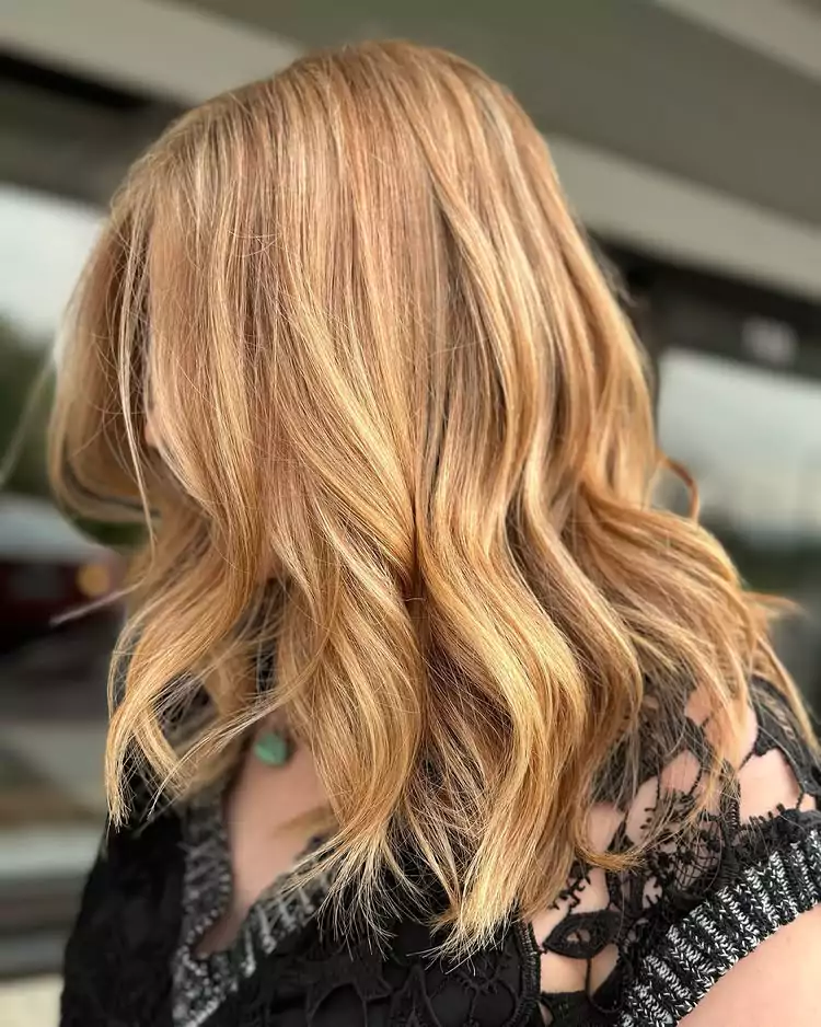 Honey-Kissed Strawberry Blonde Waves
