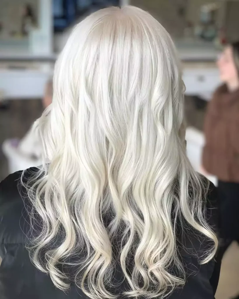 Icy Platinum Waves with Dimensional Highlights
