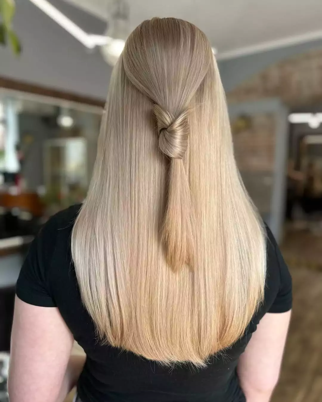 Cascading Honey Waves with Knotted Detail